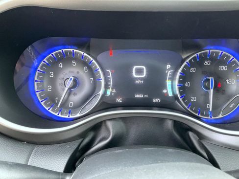 Used 2022 Chrysler Pacifica Touring-L FWD image 12