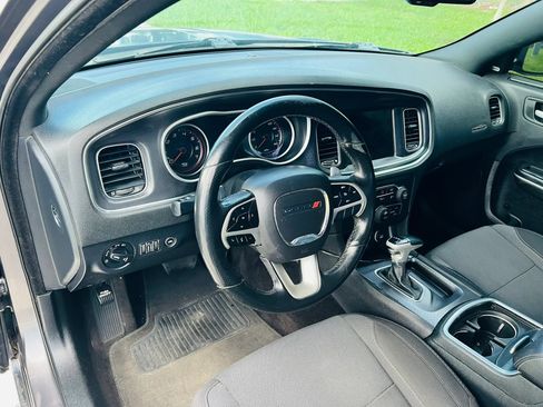 Used 2018 Dodge Charger R/T RWD image 12