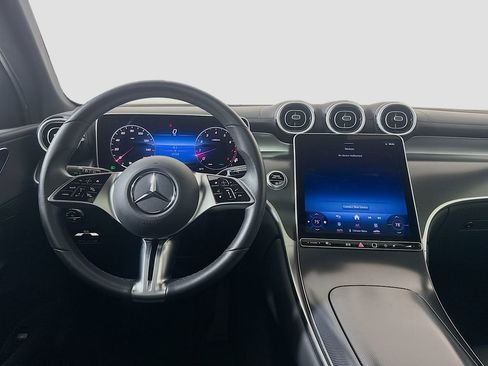 Used 2024 Mercedes-Benz GLC 300 4MATIC image 23