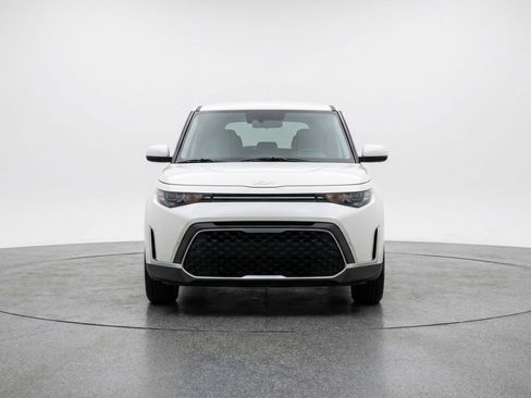 Used 2025 Kia Soul LX w/ LX Technology Package image 2