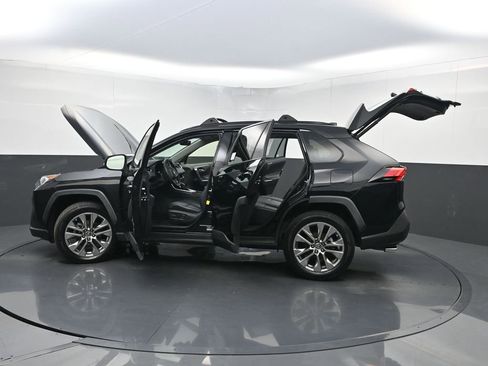 Used 2019 Toyota RAV4 XLE Premium w/ Cold Weather Package AWD/4WD image 38