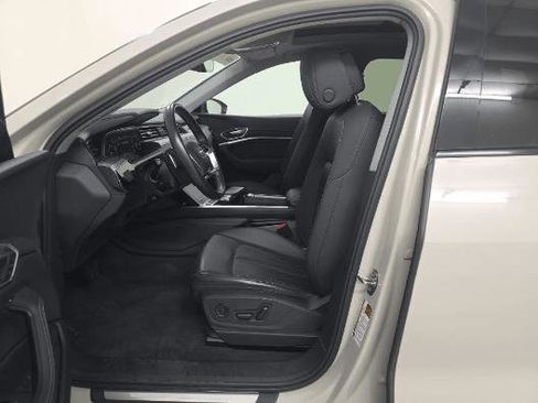 Used 2022 Audi e-tron Premium w/ Convenience Plus Package image 21
