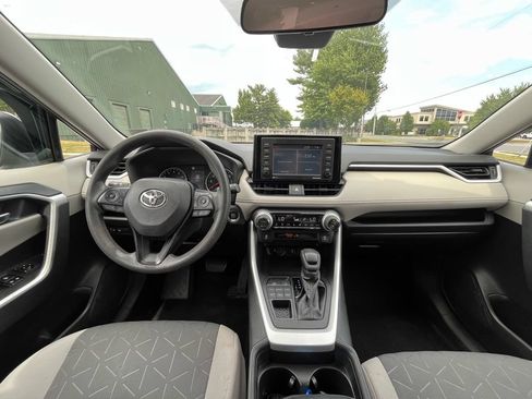 Used 2021 Toyota RAV4 XLE AWD/4WD image 15