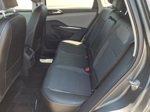 Certified 2023 Volkswagen Taos SE FWD image 22