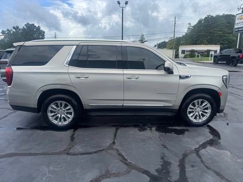 Used 2022 GMC Yukon SLT w/ SLT Luxury Package AWD/4WD image 13