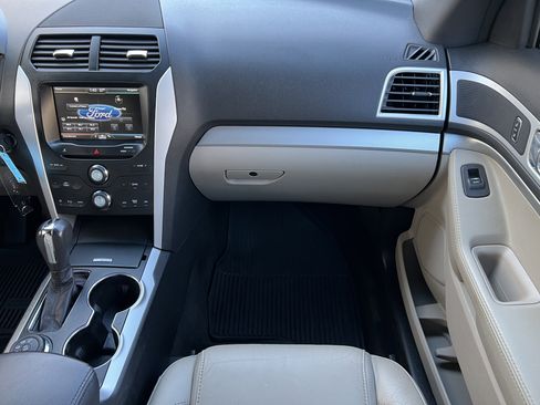 Used 2015 Ford Explorer XLT w/ Equipment Group 202A image 38