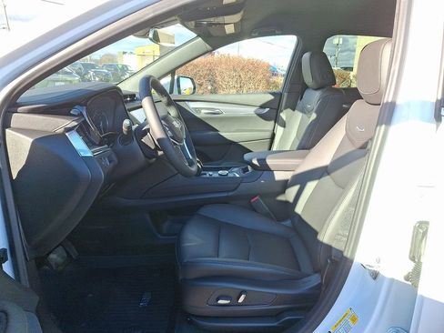 New 2026 Cadillac XT5 Luxury image 6
