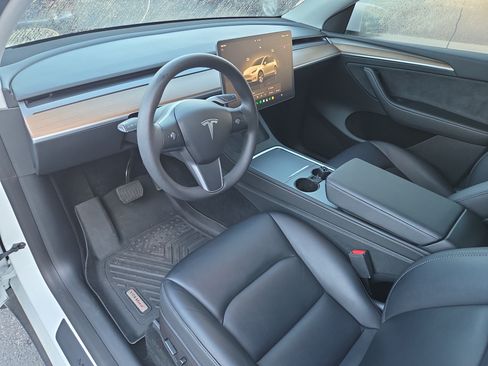 Used 2023 Tesla Model Y AWD image 16