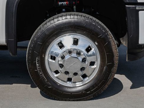 Used 2025 GMC Sierra 3500 Denali w/ Denali Reserve Package image 9