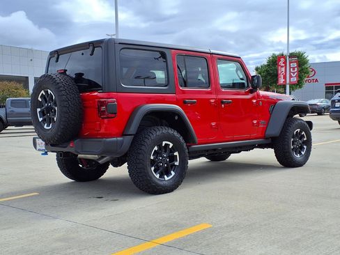 Used 2025 Jeep Wrangler Unlimited Rubicon 4xe w/ Convenience Group AWD/4WD image 5