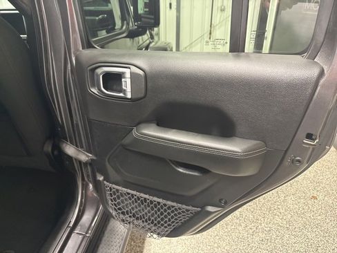 Used 2021 Jeep Gladiator Overland image 20