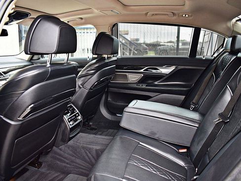 Used 2022 BMW 740i RWD image 18