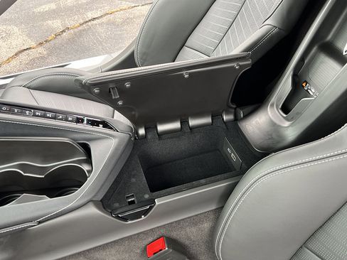 Used 2024 Chevrolet Corvette Stingray Preferred Cpe w/ Stealth Interior Trim Package image 22