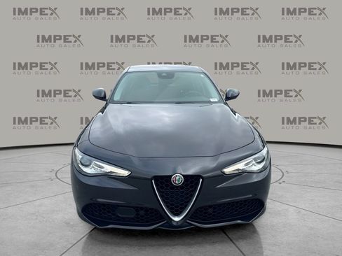 Used 2017 Alfa Romeo Giulia Ti w/ TI 19" Sport Package RWD image 8