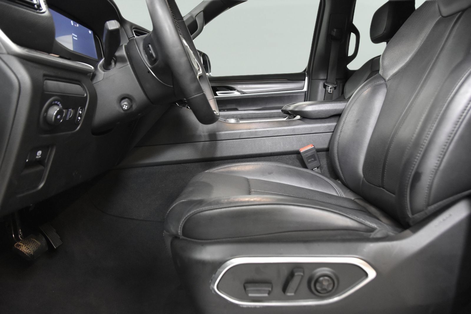 Used 2024 Jeep Wagoneer Series II w/ Flexible Seating Group RWD image 11