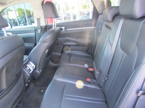 Used 2023 Kia Sorento S w/ Panoramic Sunroof Package image 9