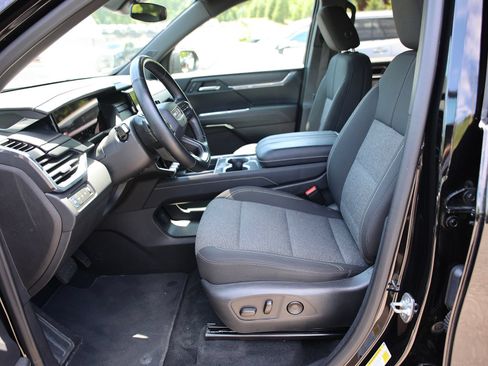 Used 2025 GMC Acadia Elevation AWD/4WD image 18