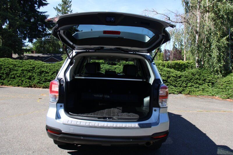 Used 2017 Subaru Forester 2.5i Touring AWD/4WD image 19