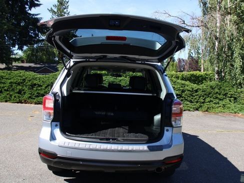 Used 2017 Subaru Forester 2.5i Touring AWD/4WD image 19