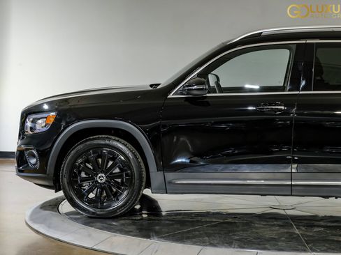 Used 2023 Mercedes-Benz GLB 250 4MATIC w/ Premium Package image 14
