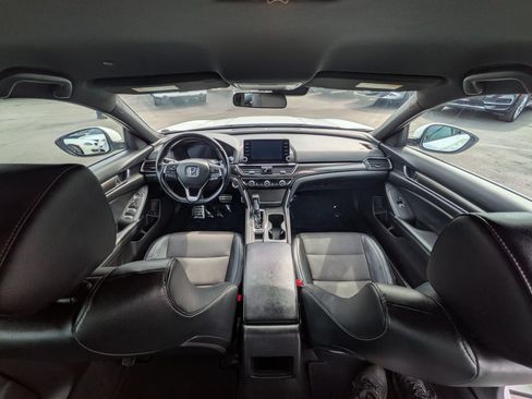 Used 2018 Honda Accord Sport image 9