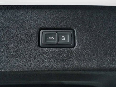 Used 2023 Audi Q8 Premium Plus w/ Premium Plus Package AWD/4WD image 40