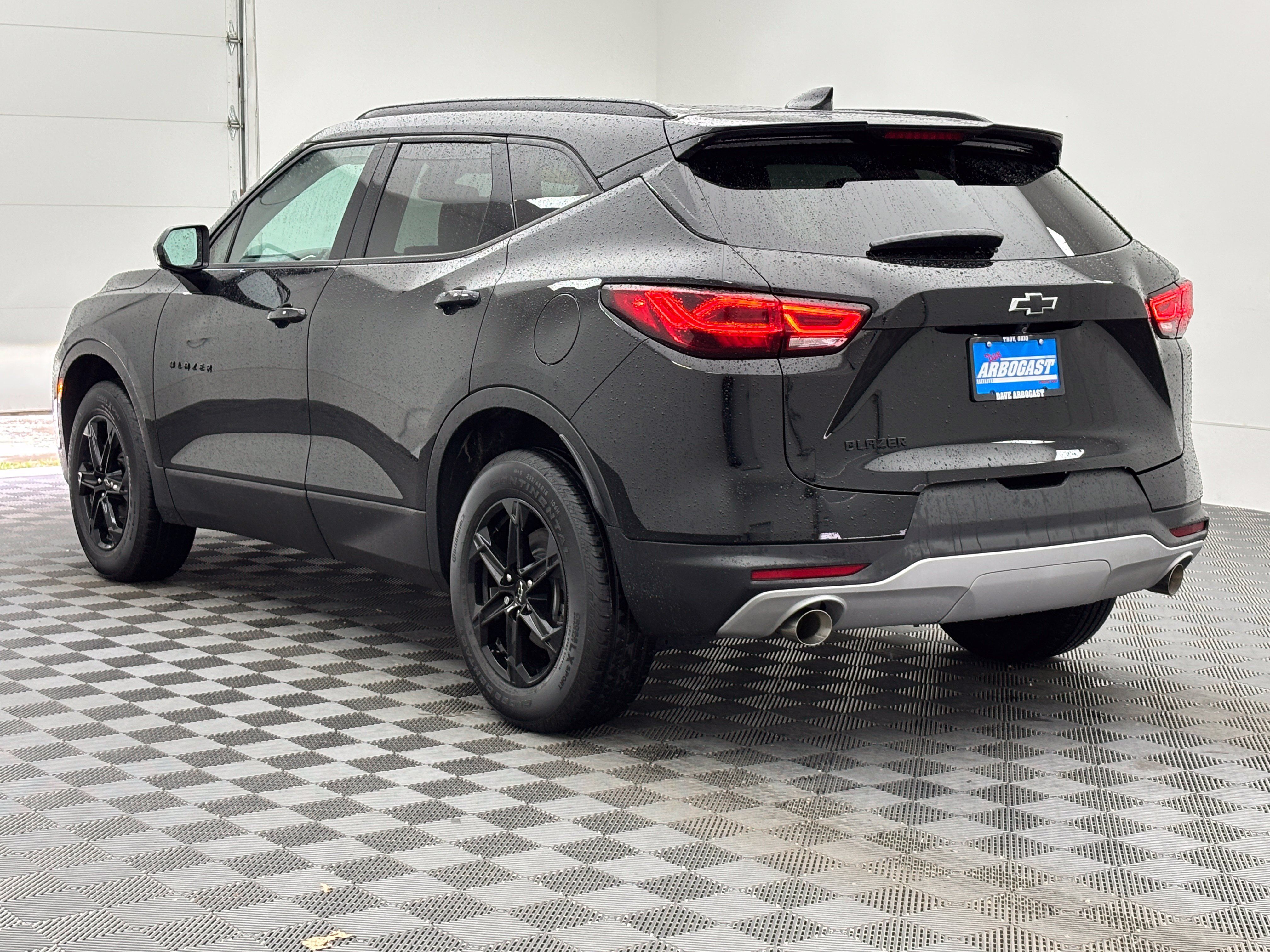 Used 2023 Chevrolet Blazer LT w/ Midnight/Sport Edition FWD image 9