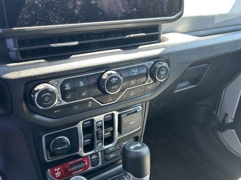 Used 2024 Jeep Wrangler Unlimited AWD/4WD image 6