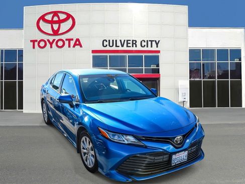 Used 2019 Toyota Camry LE image 1
