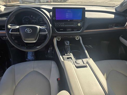 Used 2024 Toyota Grand Highlander Limited image 23