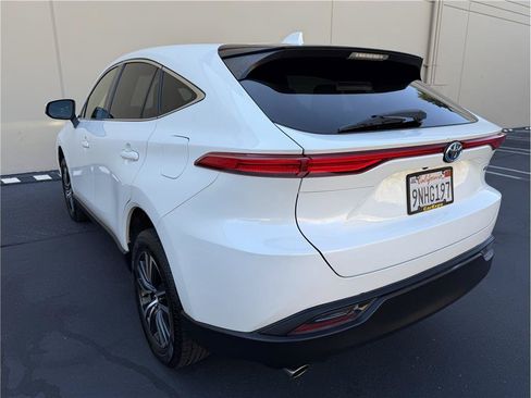 Used 2022 Toyota Venza LE AWD/4WD image 24