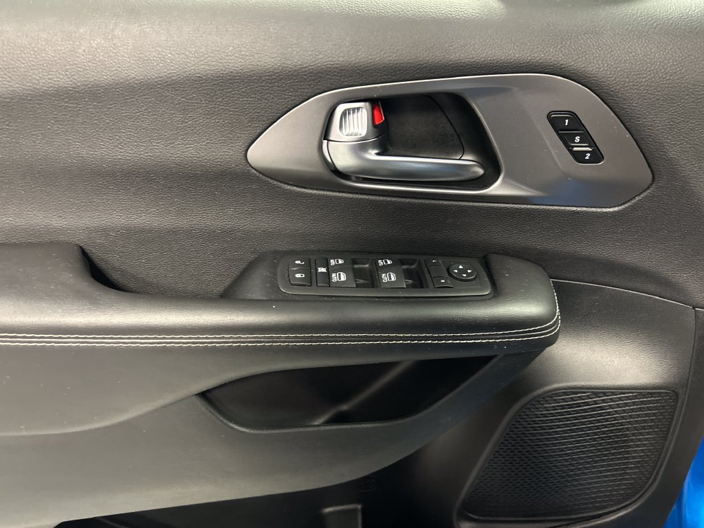 Used 2026 Chrysler Pacifica Select FWD image 14