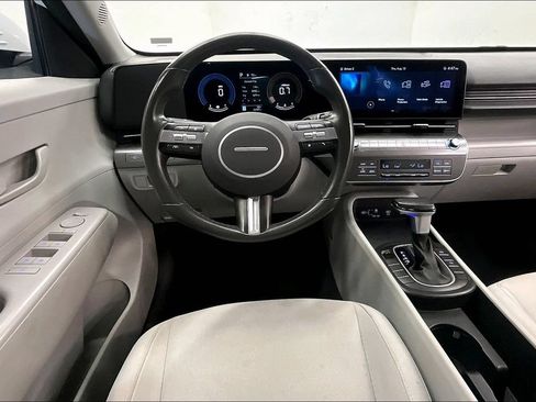 Used 2025 Hyundai Kona SEL FWD image 4