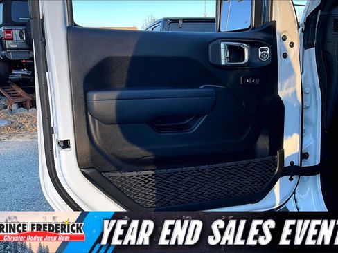 Used 2025 Jeep Wrangler Sport S image 19