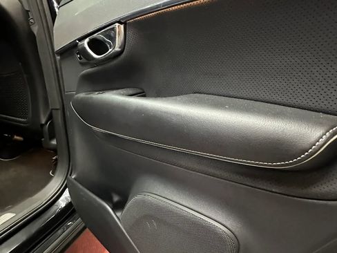 Used 2016 Volvo XC90 T5 R-Design FWD image 28