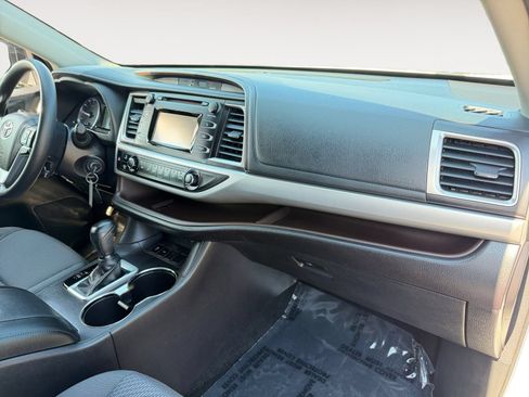 Used 2016 Toyota Highlander LE FWD image 8