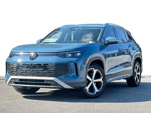 New 2026 Volkswagen Tiguan SE image 1