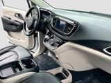 Used 2020 Chrysler Pacifica Touring-L image 5