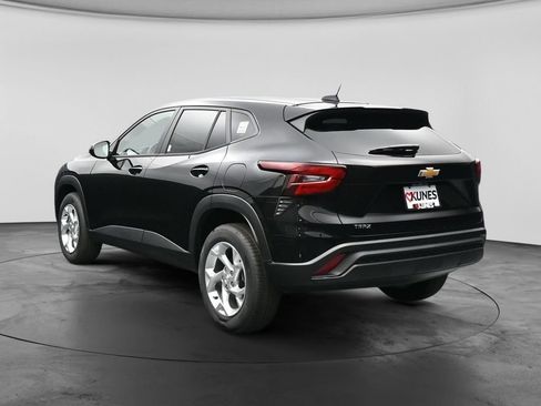 New 2026 Chevrolet Trax LS w/ LS Convenience Package FWD image 11