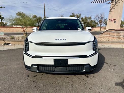 Used 2024 Kia EV9 Wind image 8