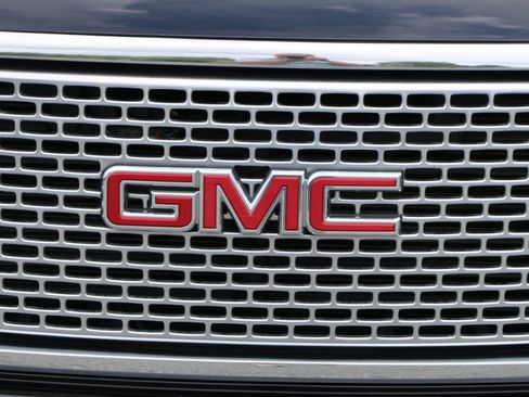 Used 2017 GMC Yukon Denali w/ Open Road Package RWD image 12