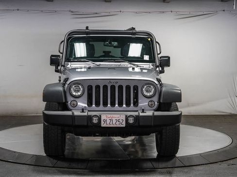 Used 2018 Jeep Wrangler Unlimited Rubicon w/ Connectivity Group AWD/4WD image 6
