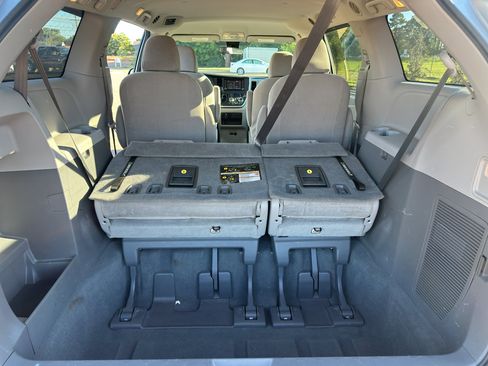 Used 2020 Toyota Sienna L image 14