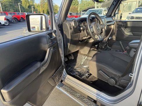 Used 2016 Jeep Wrangler Unlimited Sport w/ Power Convenience Group image 16