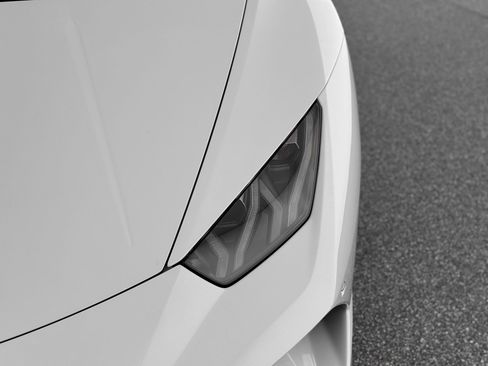 Used 2018 Lamborghini Huracan Performante AWD/4WD image 45