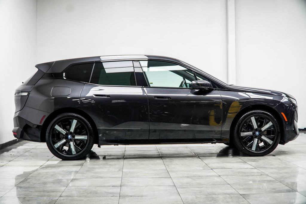 Used 2024 BMW iX xDrive50 w/ Sport Package AWD/4WD image 8