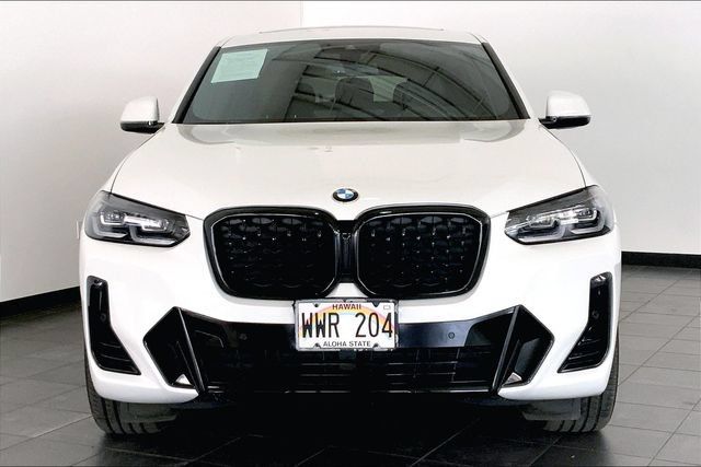 Used 2023 BMW X4 xDrive30i w/ M Sport Package AWD/4WD image 3