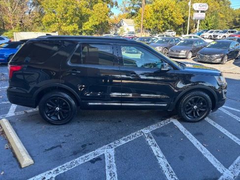Used 2017 Ford Explorer XLT image 6