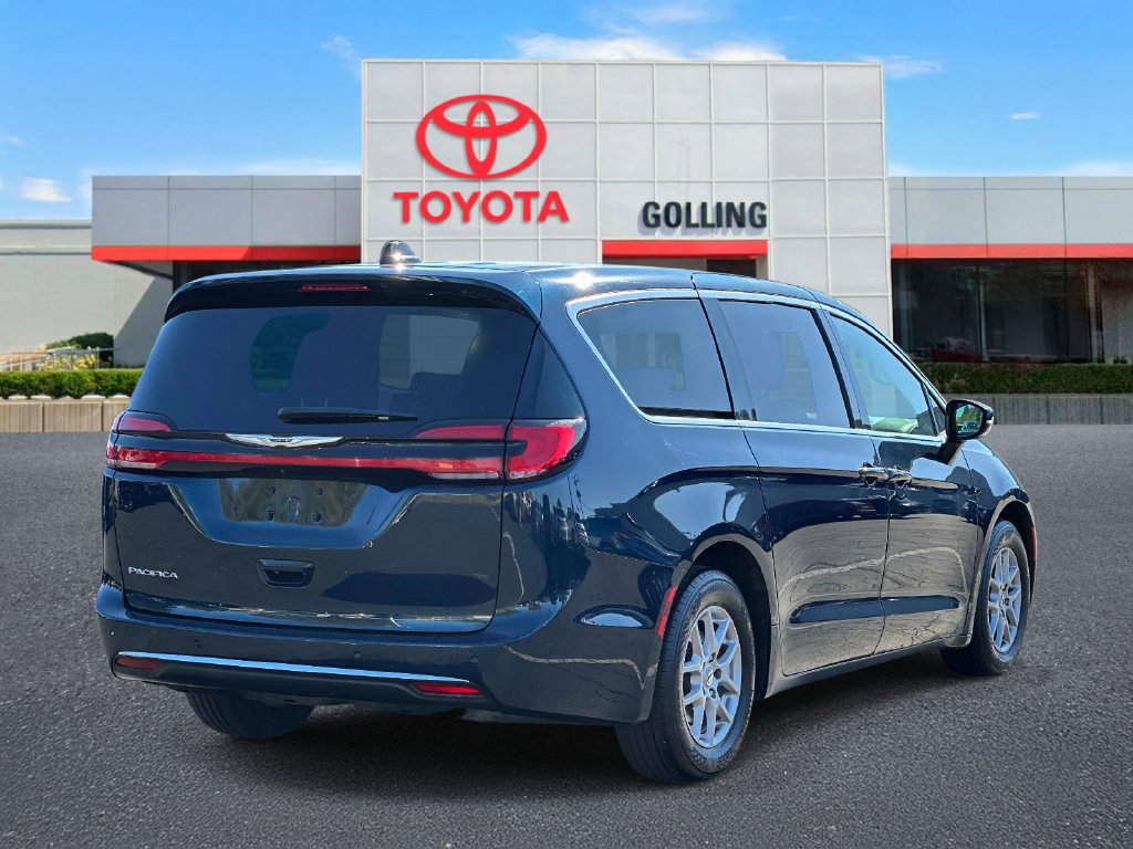 Used 2024 Chrysler Pacifica Touring FWD image 5