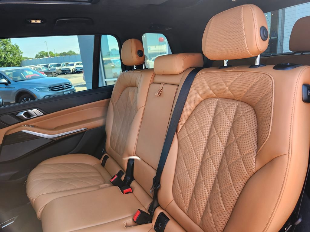Used 2023 BMW X7 xDrive40i w/ M Sport Package AWD/4WD image 7